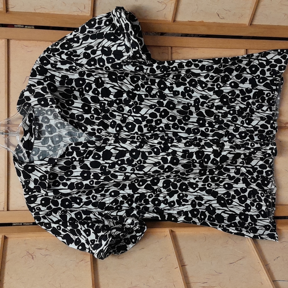 Apt. 9 black and white button down blouse size L